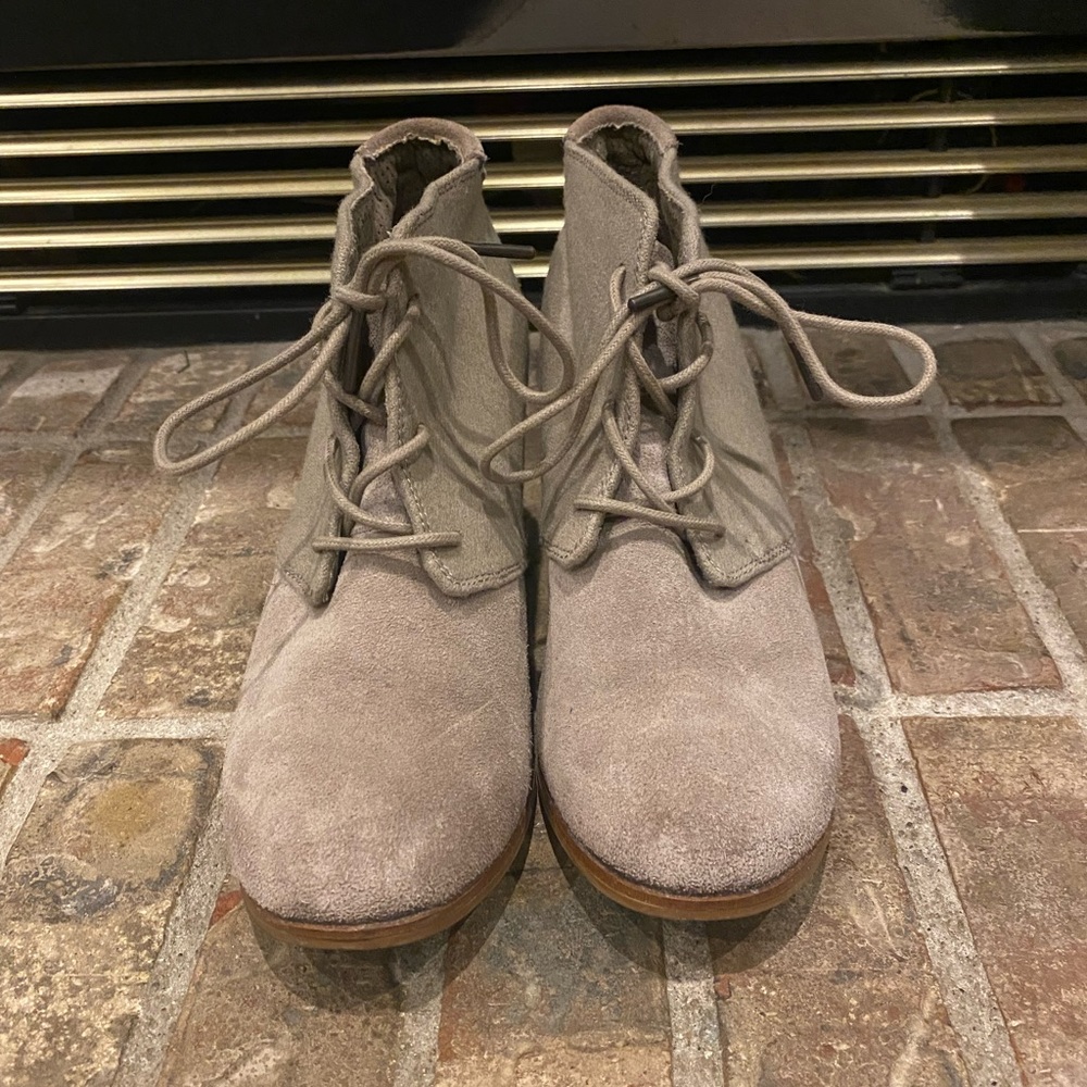 EUC Toms Tan Suede Lace Up Heeled Booties